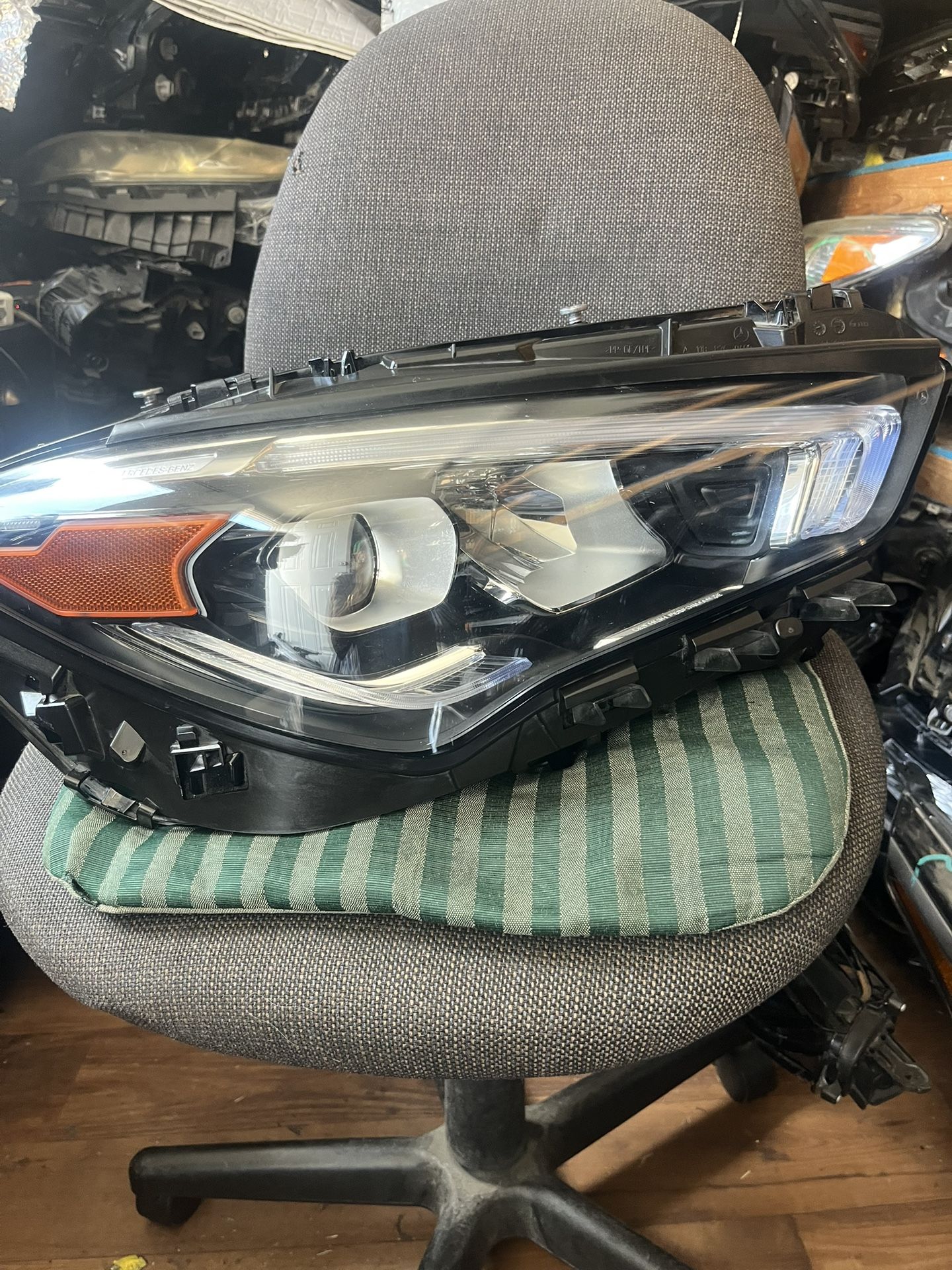 2020-22 MBZ CLA 250 RIGHT HEADLIGHT