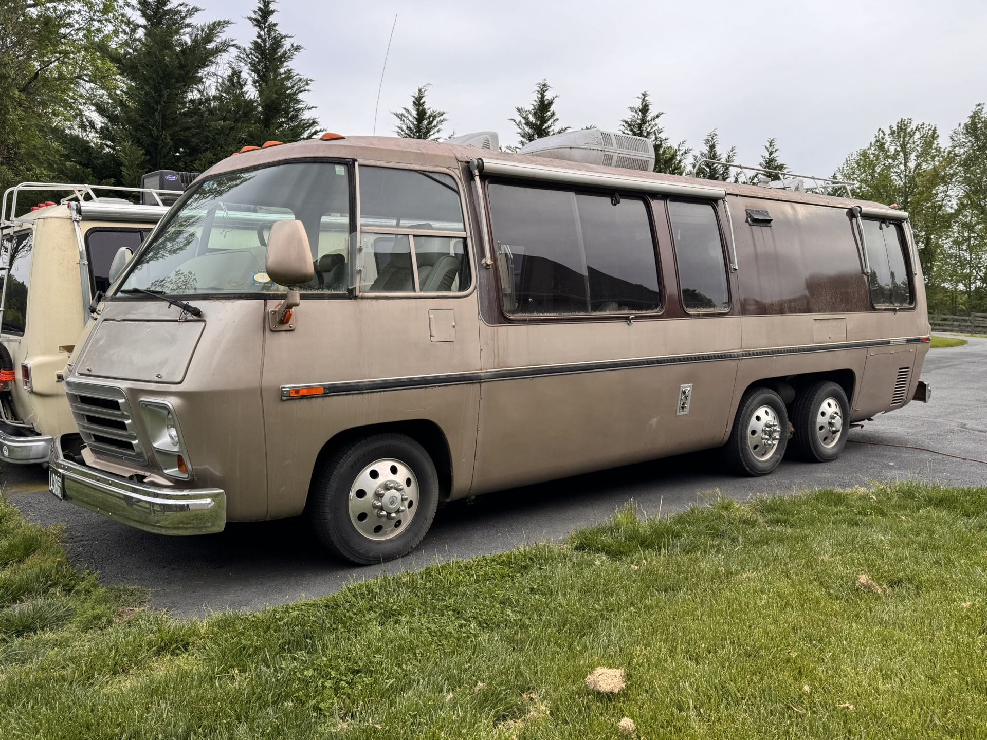 1974 GMC RV Motorhome 26’ Runs awesome