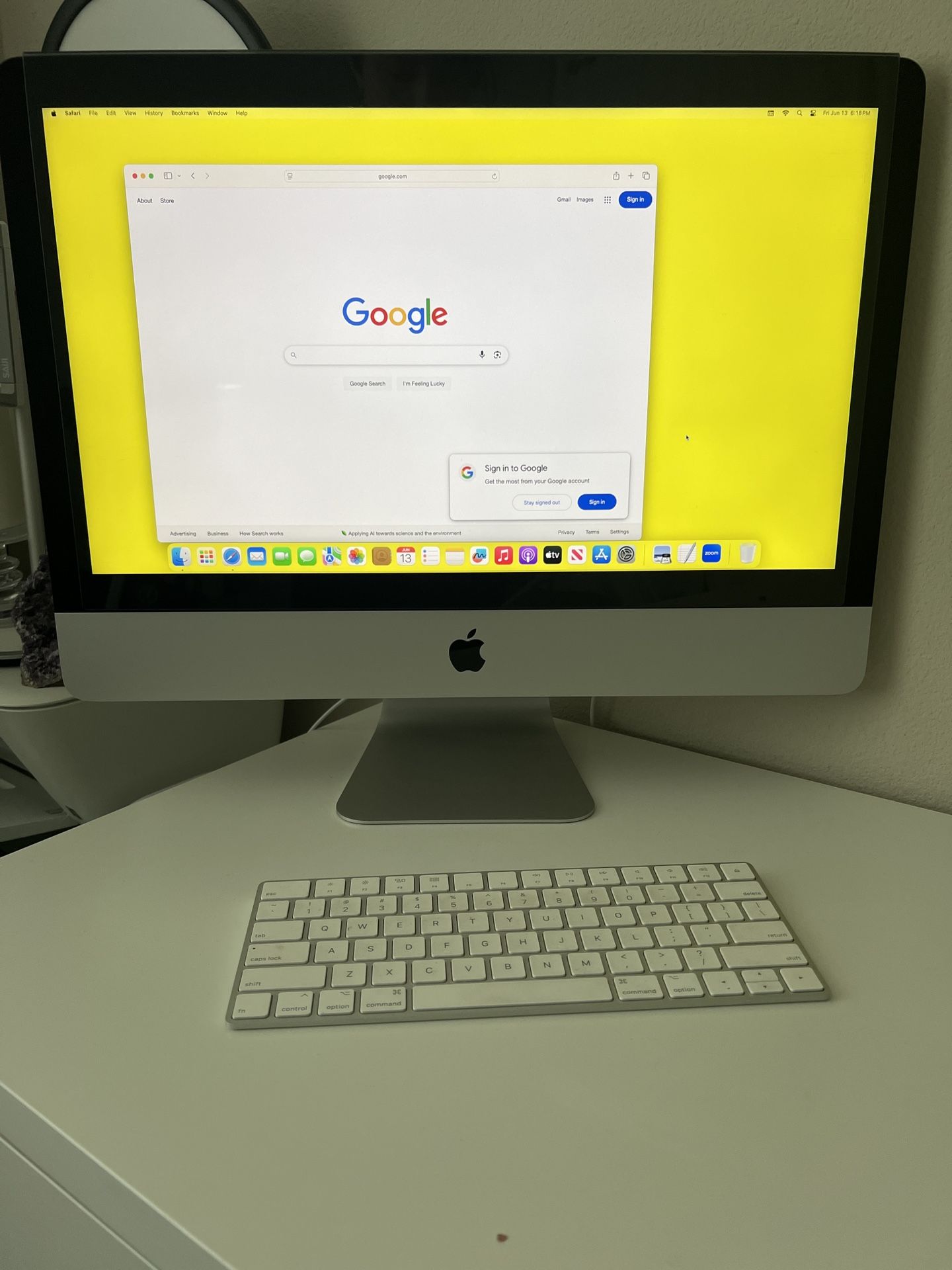 iMAC Apple Desktop Computer (Very Good Condition)