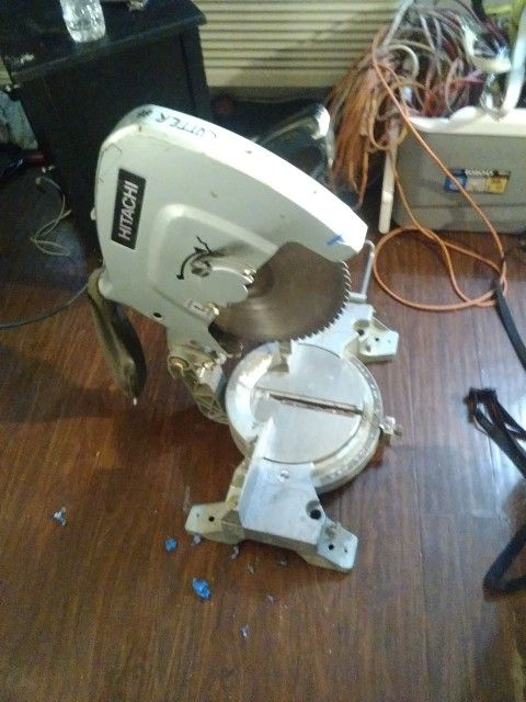 Hitachi 15" Miter Saw 