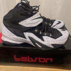 Nike zoom Soldier Vlll 