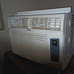 Haier 8000BTU Window AC Unit, Regular Outlet, Works Well, Available, Carksbad!!