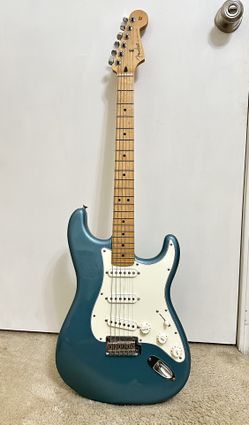 Baby Blue Fender Stratocaster 