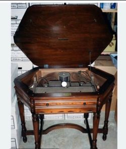 Antique Atwater Kent Radio