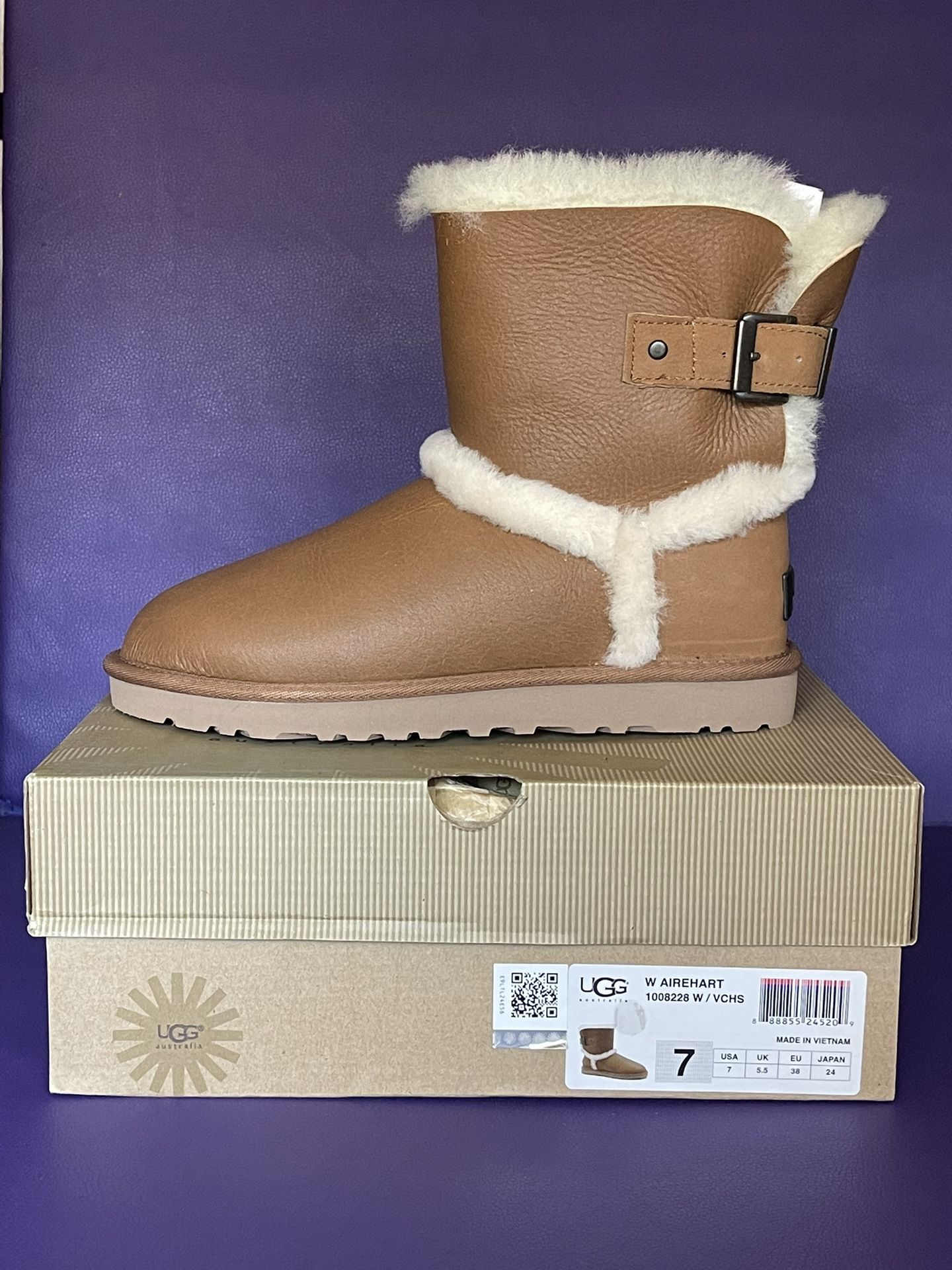 Ugg Airehart Leather Classic short Light Brown Women Sheepskin Boot With Buckle Size 7