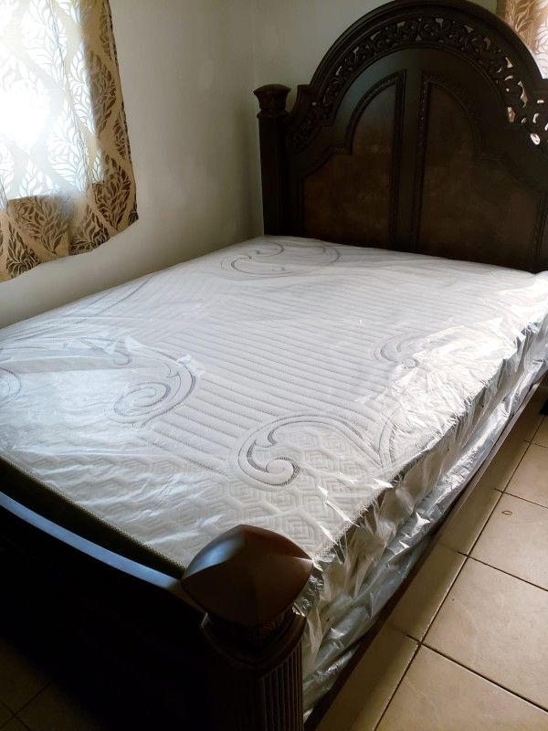 NEW QUEEN MATTRESS. Bed frame is not available. Take it home the same day 👍