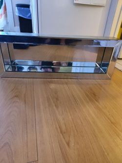 Mirrored shadow box
