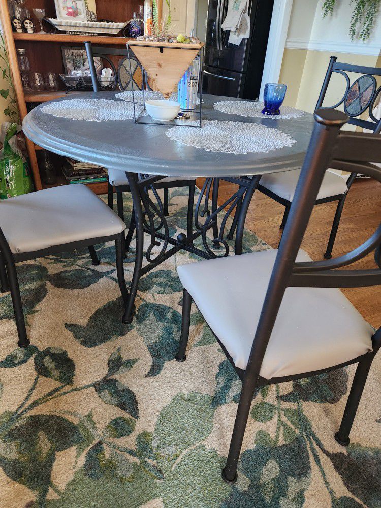 44inch Round Table And 4 Chairs