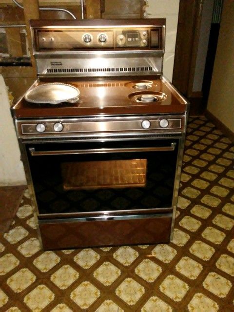 80s Gas Stove.30x36x28. Mint and super clean, well kept. Must sell asap.