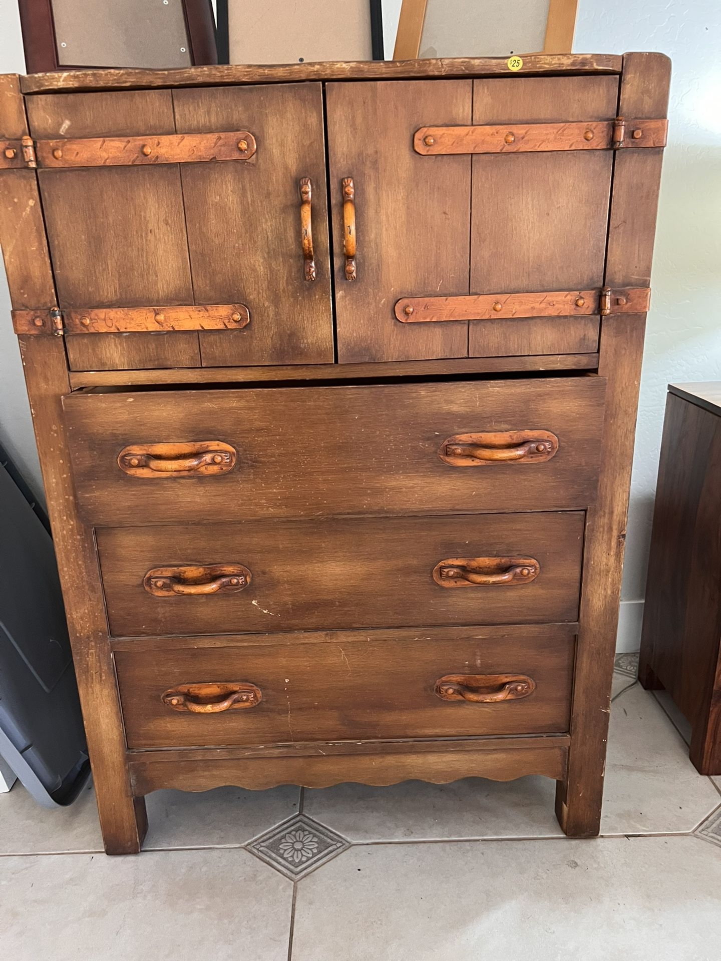 Dresser/chest