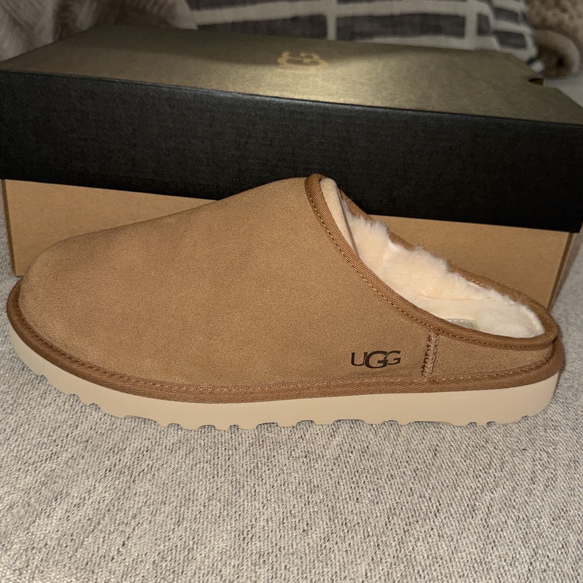Men’s Size 10 UGGS Brand New Slippers