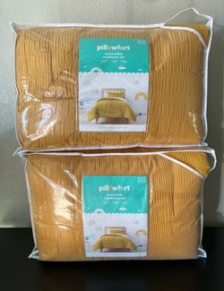 Pillowfort Twin Comforter Set