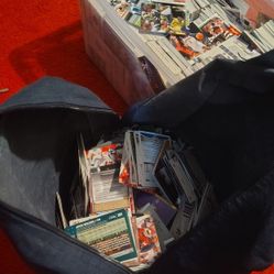 huge lot of sports cards 100$ or best offer