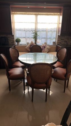 2 arms chairs and 4 chairs