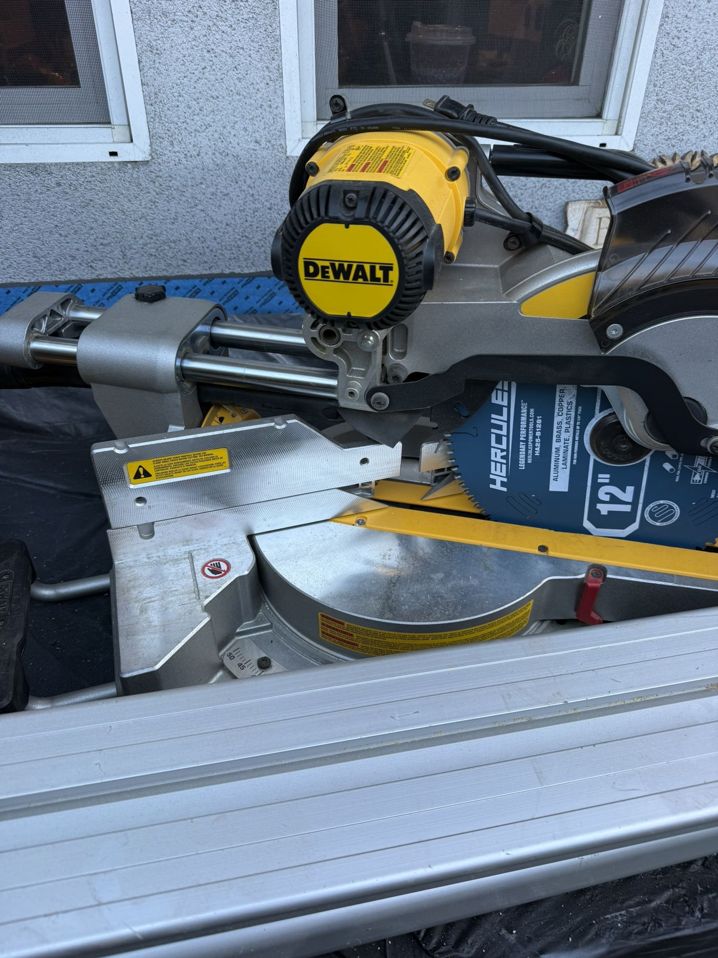 Dewalt Sliding Compound Miter Saw & Stand
