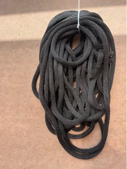 5/8 thick black climbing rope 100feet