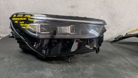2025-2026 VOLKSWAGEN TIGUAN RIGHT HEADLIGHT OEM USED #10652