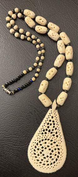 Vintage Carved Bone tribal mandala flower beaded pendant necklace 22”