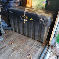 37" Tool Box With Key
