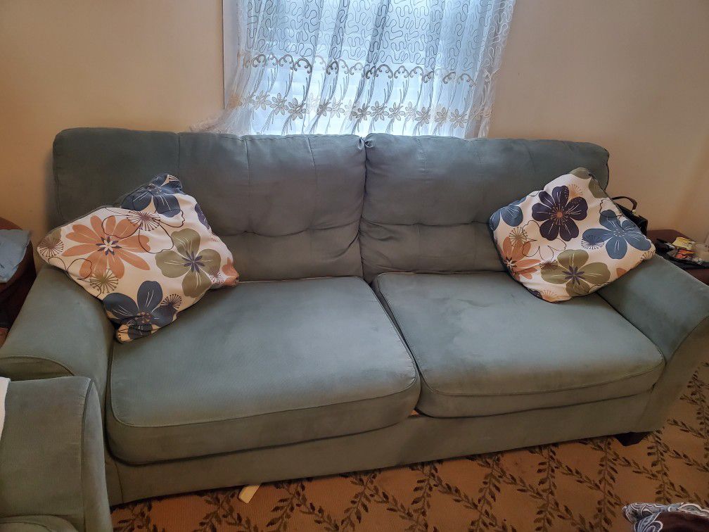 Couch Set Of 3 ( With 4 Pillows)