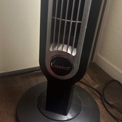 Lasko -oscillating Tower Fan  & Comes With Remote  *good Condition
