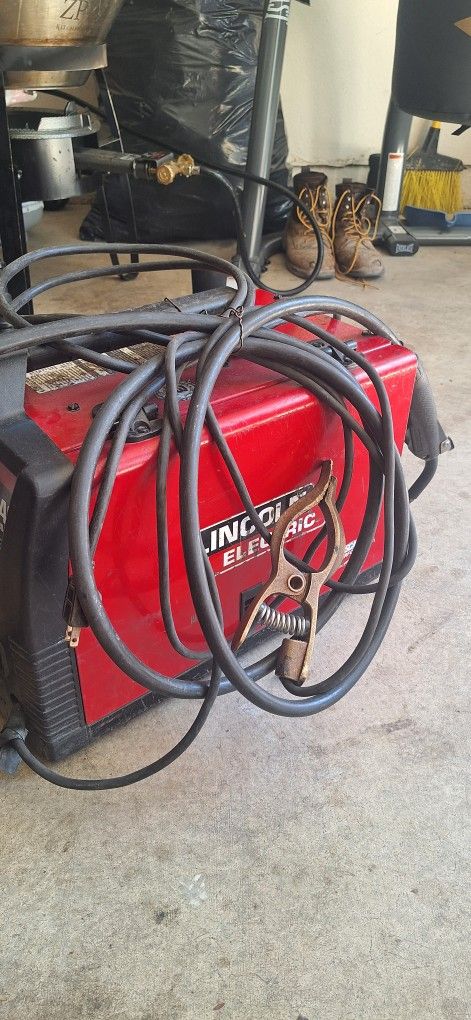 Lincoln Electric 140MIG welder$350 OR BEST OFFER