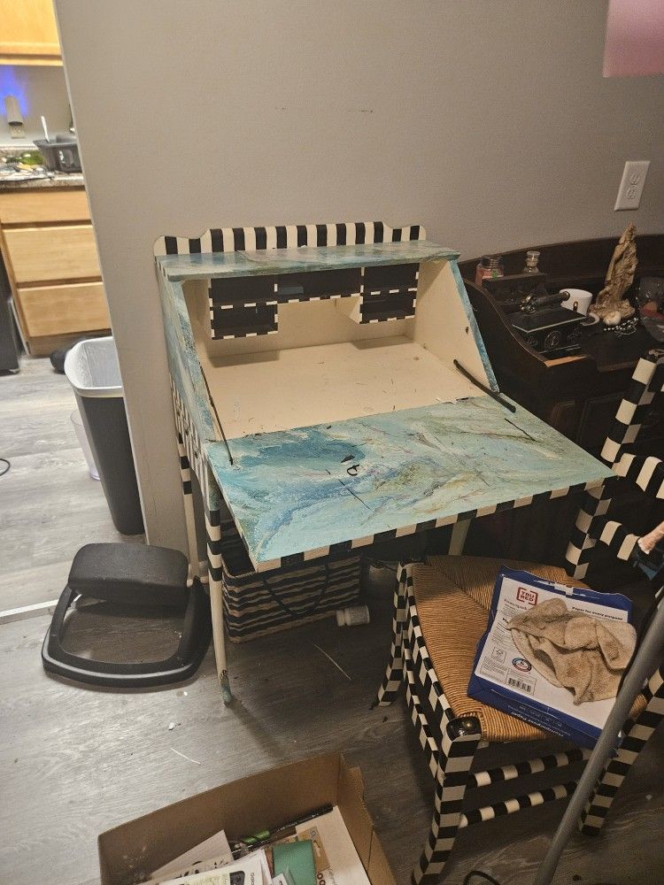 Pull Out Desk