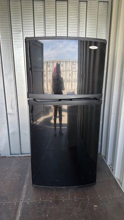 GE Black Top-Freezer Refrigerator