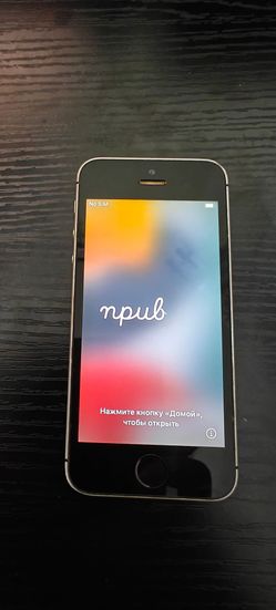 Unlocked Apple iPhone SE 1st Generation - 32 GB