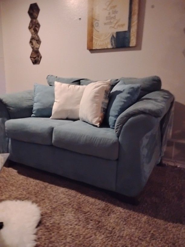 Clothy Soft Fluffy Couches Color:Torquise Both Couches For 325 Together No Checks Please Cash Or Cash App Is Fine