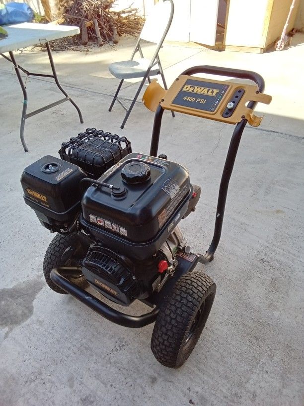 DEWALT 4400 PSI PRESSURE WASHER for Sale in Hemet, CA OfferUp