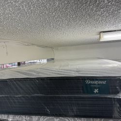 FULL SIZE SIMMONS BEAUTYREST HARMONY MATTRESS & BOX SPRING BED SET