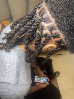 Loc stylist