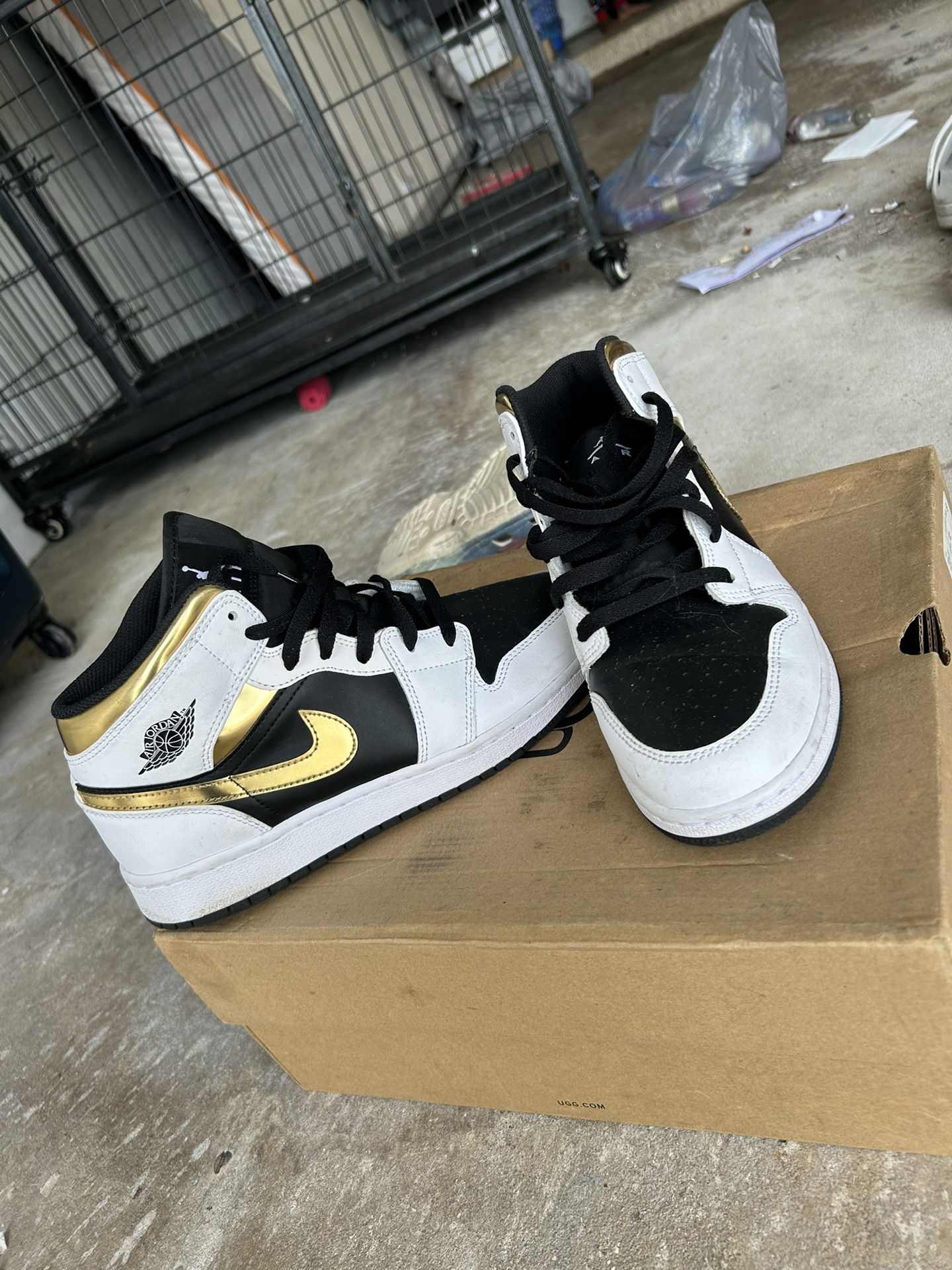 Sneakers
