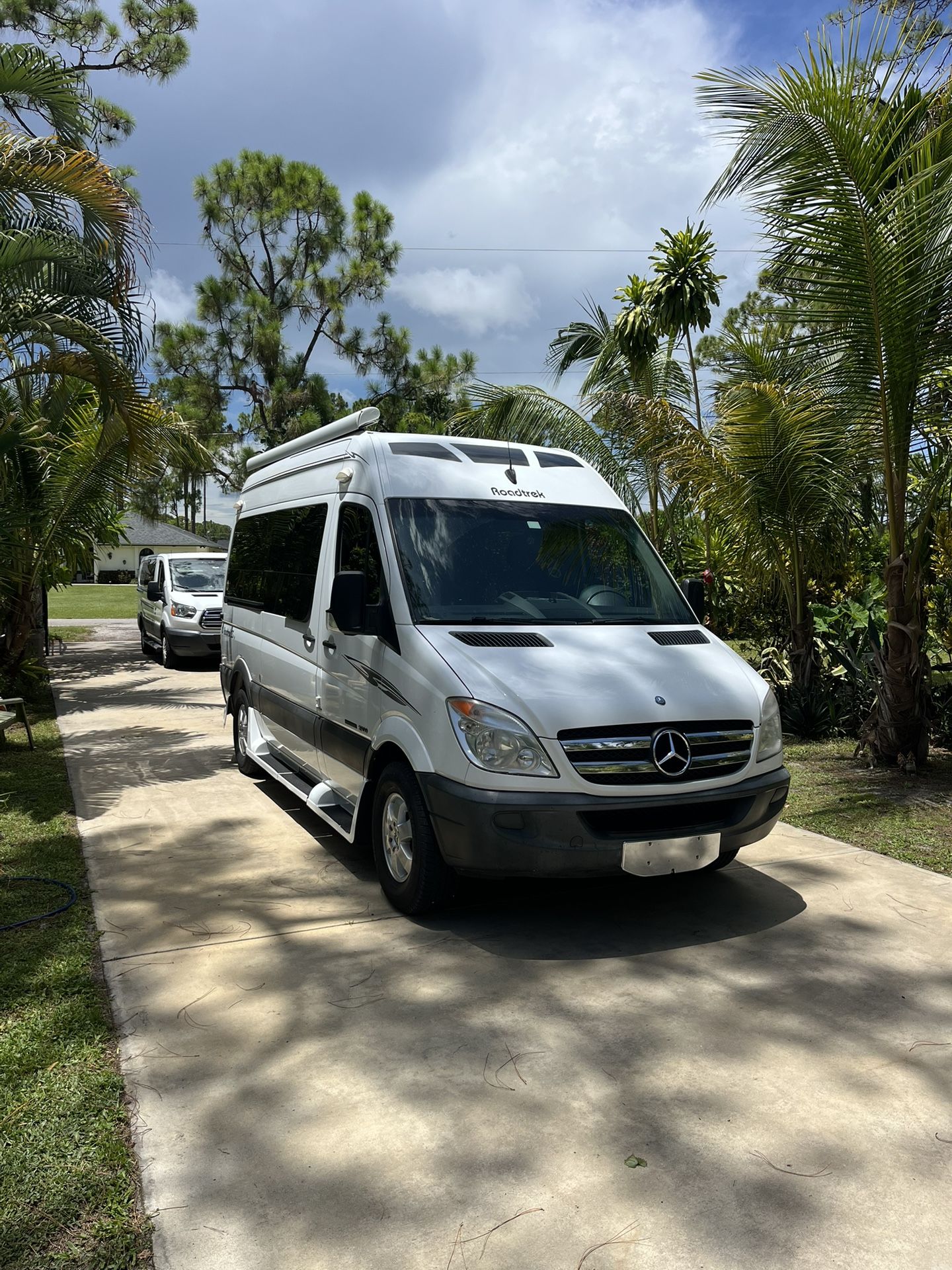 2013 Mercedes Sprinter Roadtrek Motorhome