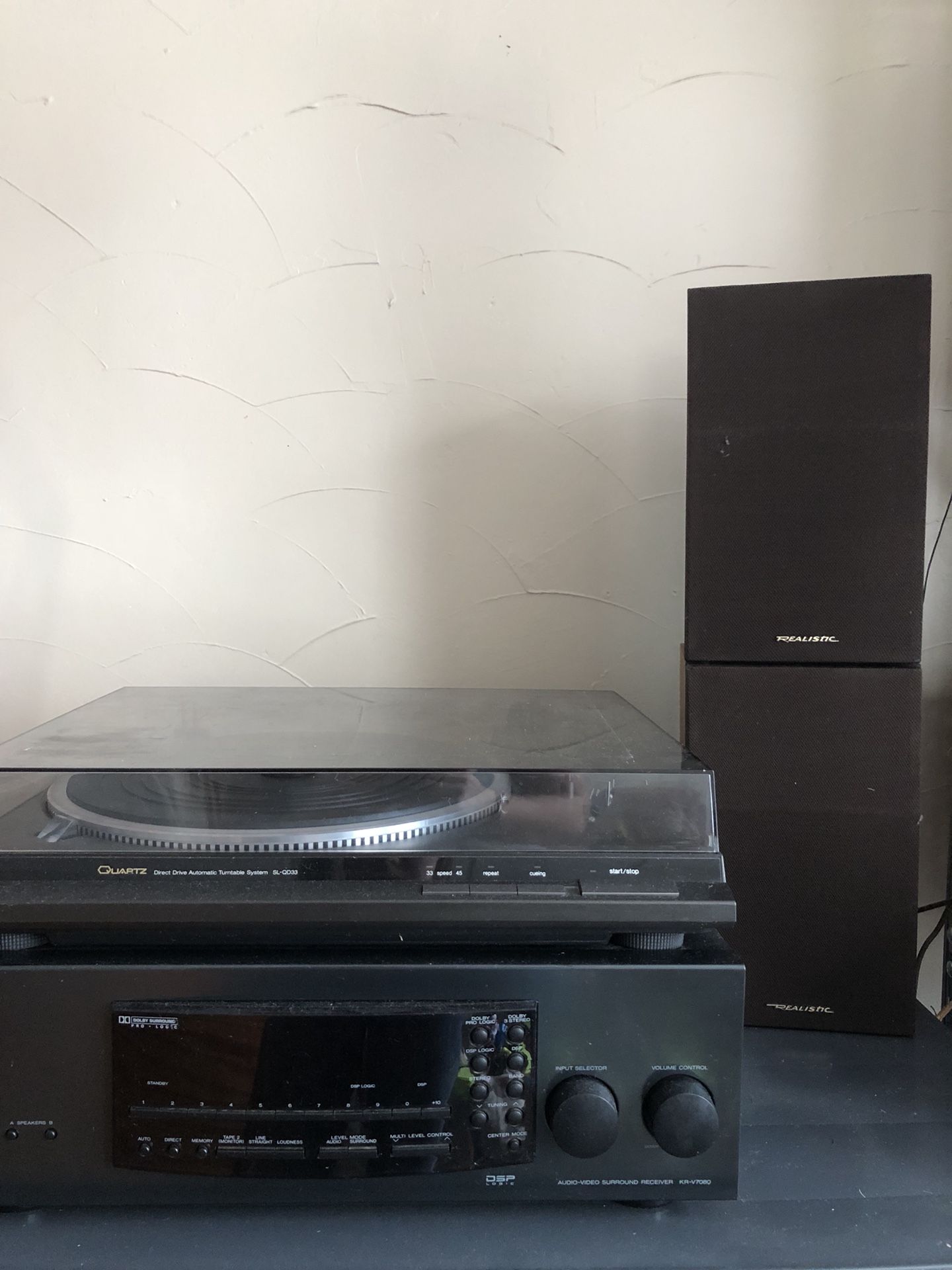 Record player/stereo system with 4 speakers