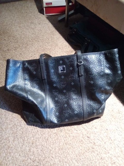 ** MCM LARGE LEATHER TOTE BAG** $450 obo
