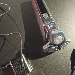 Phillips Norelco Electric Shaver 