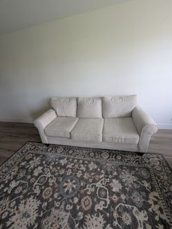Beautiful Sofa Set -Like New
