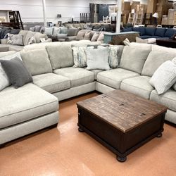 New Large Sectional 🔥🔥 (1) Available Now!!