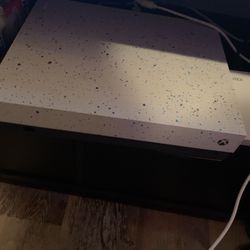 Used Xbox One X - 1TB - NBA 2K20 Special Edition And More 