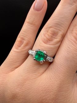 14K white gold natural emerald and diamonds beautiful Art deco style ring 5.4g