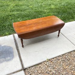 Vintage Drop-Leaf Cherry Coffee Table w/ Carved Side / 44”L x 19”W(Leaf down) 31”W(Leaf up) x 16.5”H