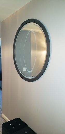 Round mirror