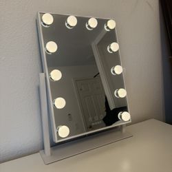 Makeup Mirror With Lightbulb