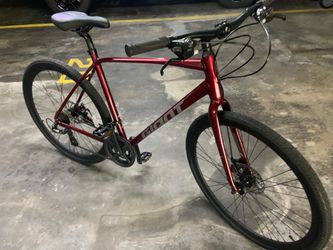 Giant escape 3. 24 speed large size lightweight aluminum frame with mechanical disc brakes