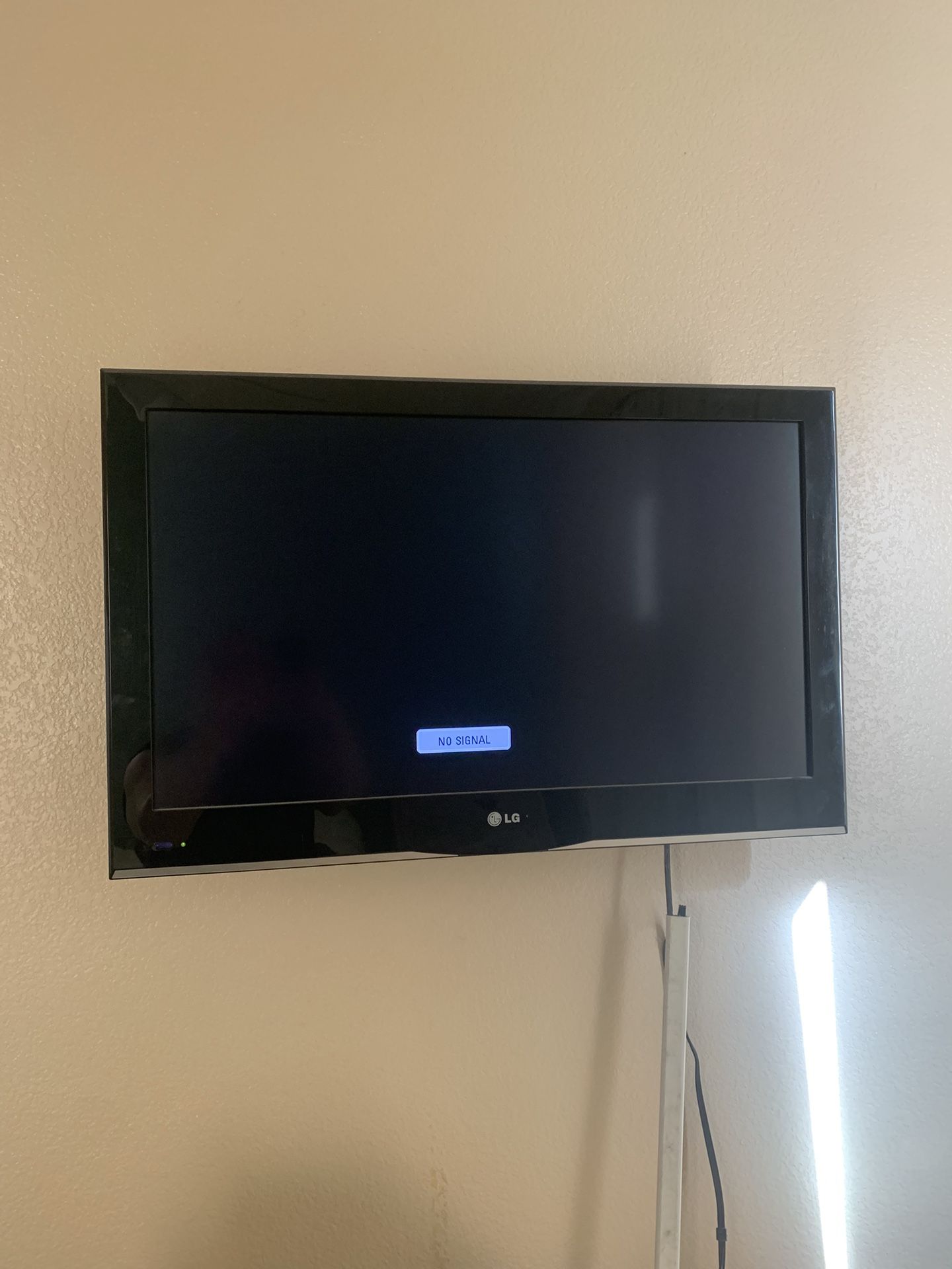 32” LG TV