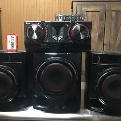 LG Stereo System With Subwoofer