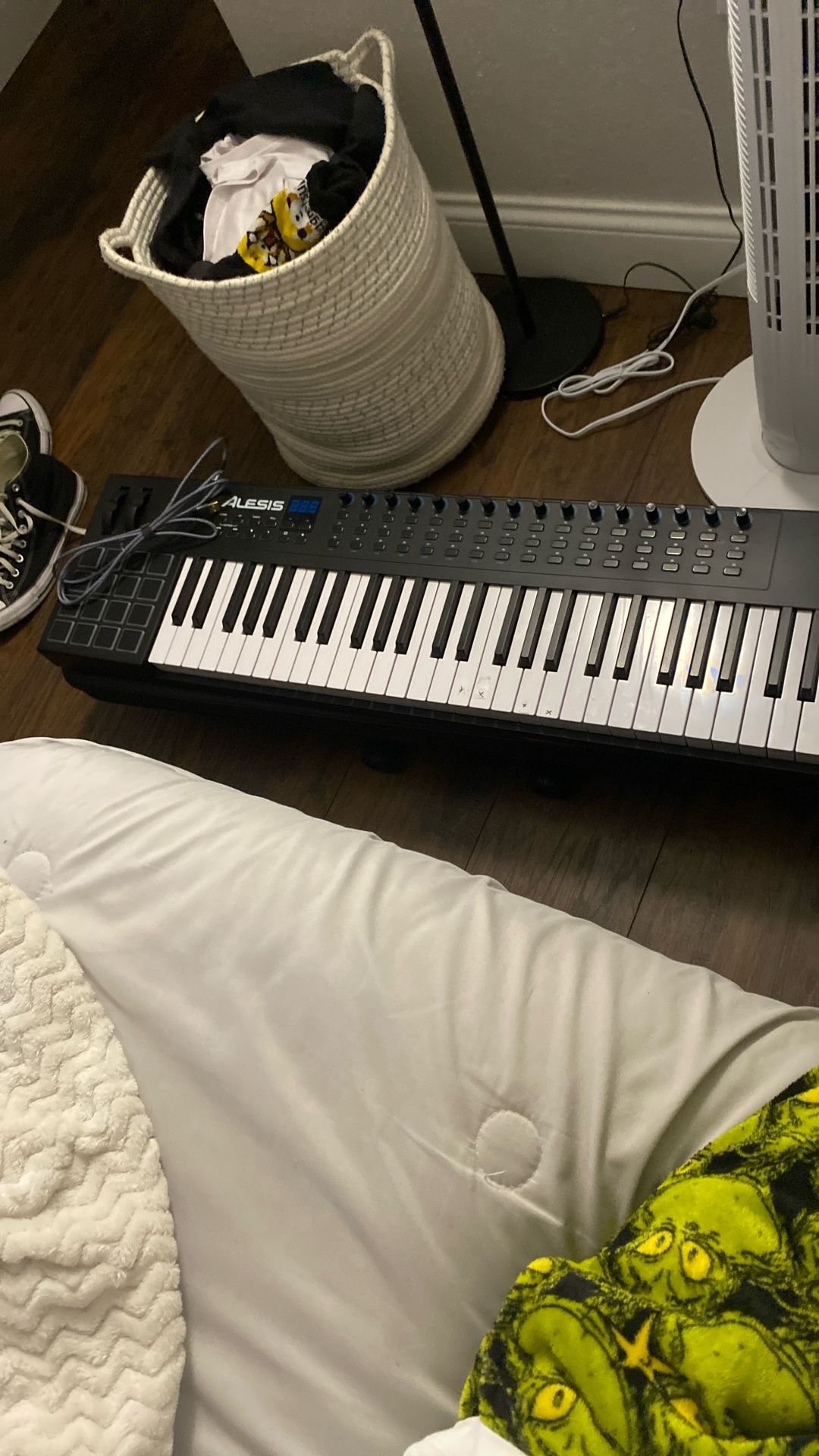 Alesis VI61 USB/MIDI Keyboard