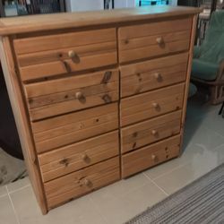 Dresser/Bed/Mattress